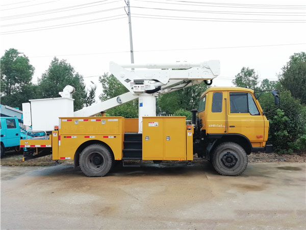 你見(jiàn)過(guò)四驅的高空作業(yè)車(chē)嗎？
