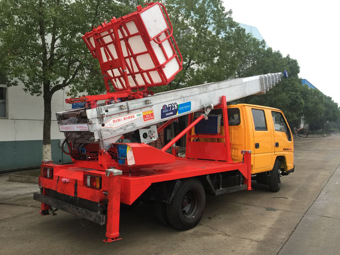 江鈴順達28米高空云梯搬家作業(yè)車(chē)