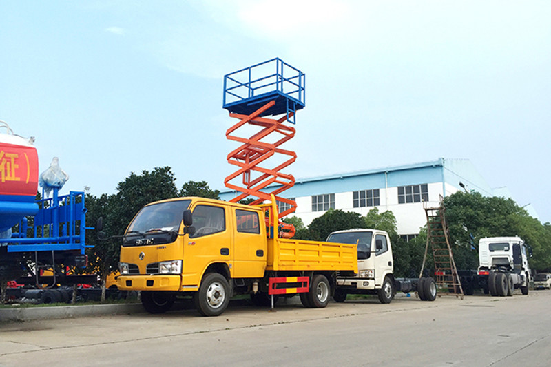 直臂高空作業(yè)車(chē)和折疊式高空作業(yè)車(chē)哪款更好