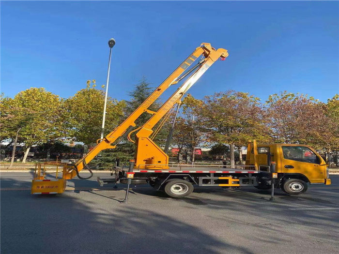 凱馬藍牌汽油發(fā)動(dòng)機13.5米高空作業(yè)車(chē)