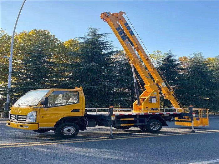 凱馬藍牌汽油發(fā)動(dòng)機13.5米高空作業(yè)車(chē)