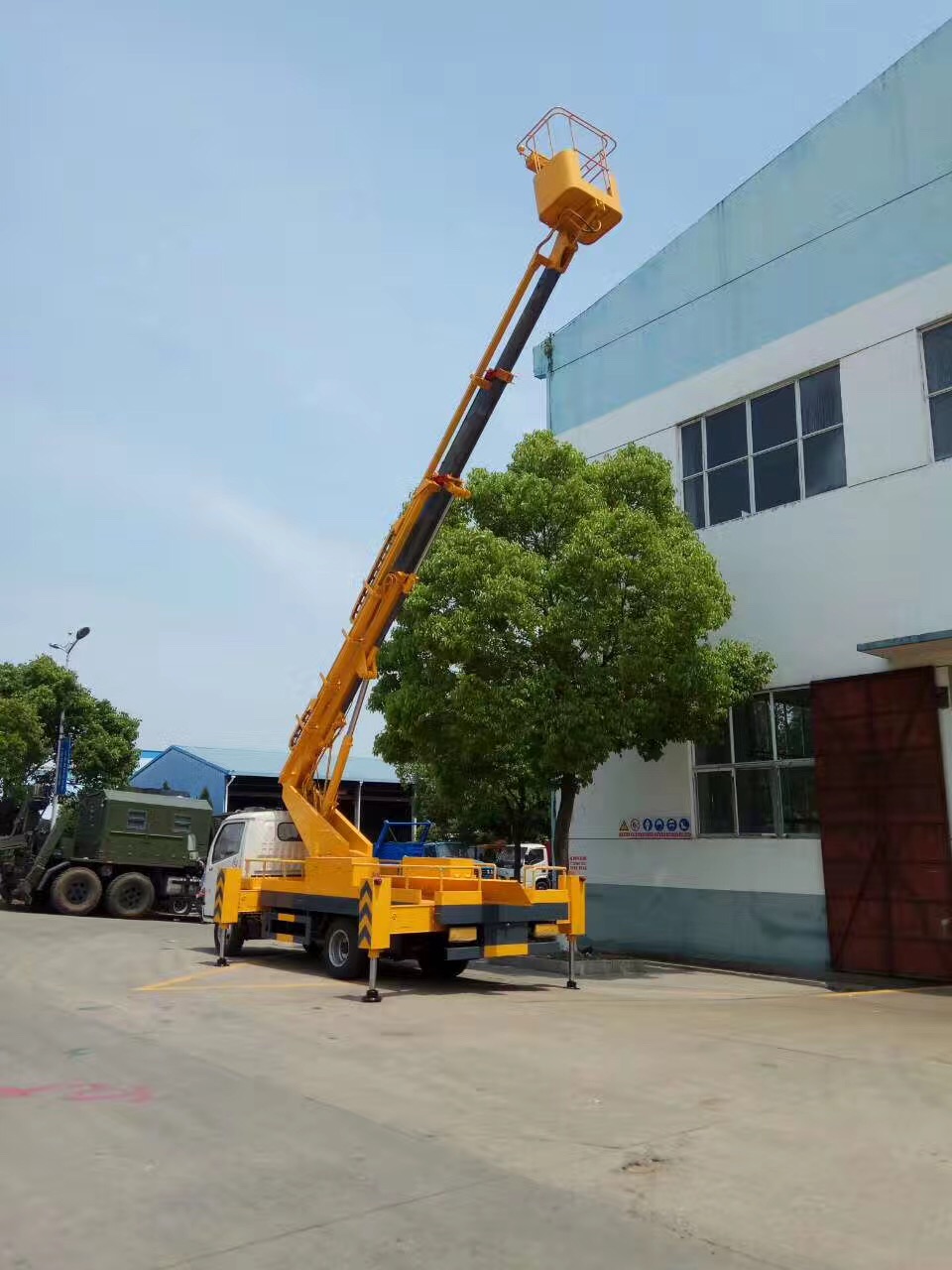 東風(fēng)12-18米單排伸縮臂高空作業(yè)車(chē)