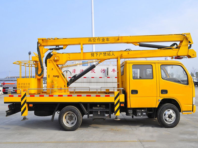 解放國六14米折臂高空作業(yè)車(chē)
