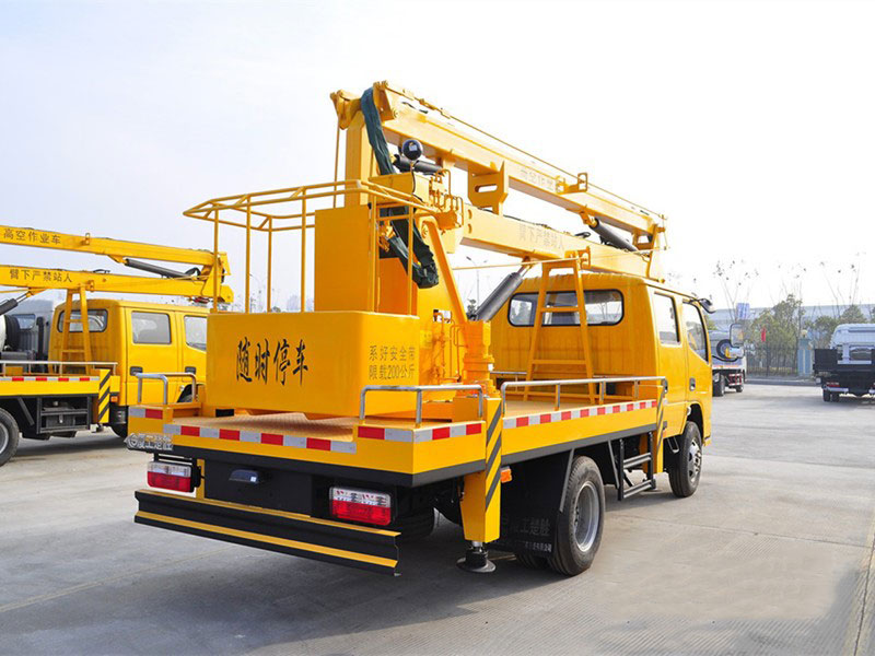 解放國六14米折臂高空作業(yè)車(chē)