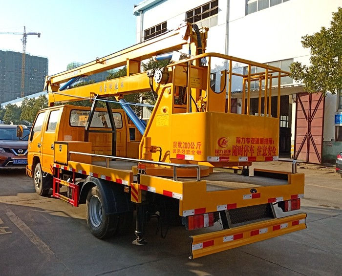 國六江鈴順達雙排座17.5米折臂式高空作業(yè)車(chē)