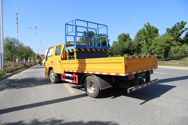 國六江鈴順達8米升降式高空作業(yè)車(chē)