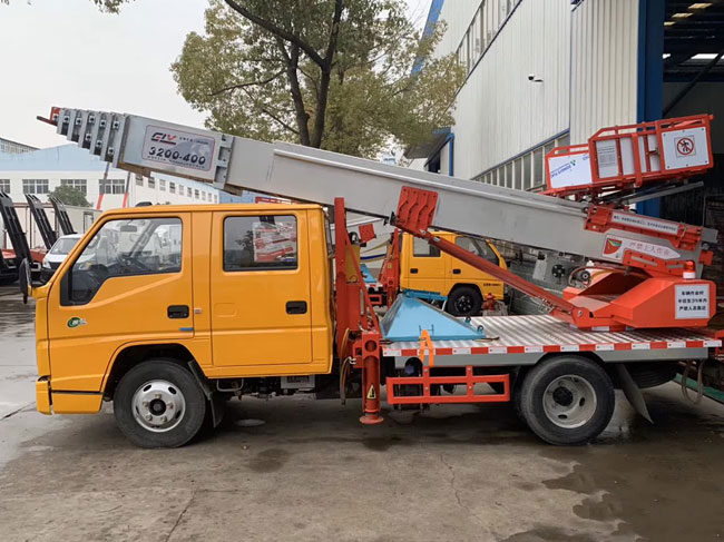 雙排駕駛室的江鈴藍牌云梯作業(yè)車(chē)批量發(fā)車(chē) C證就可駕駛