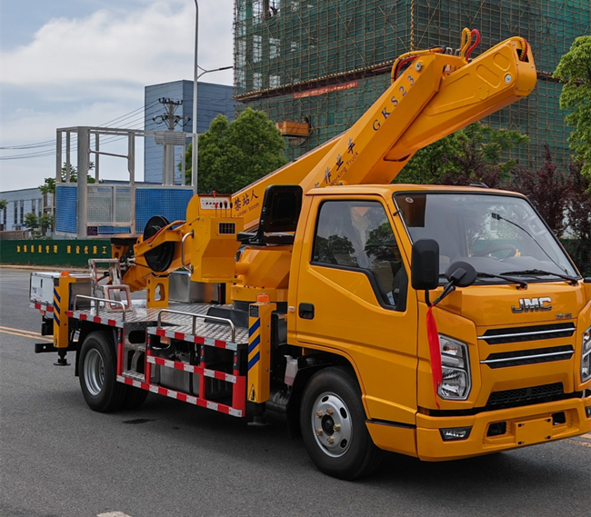 23米江鈴順達藍牌高空作業(yè)車(chē)已送往長(cháng)沙交車(chē)