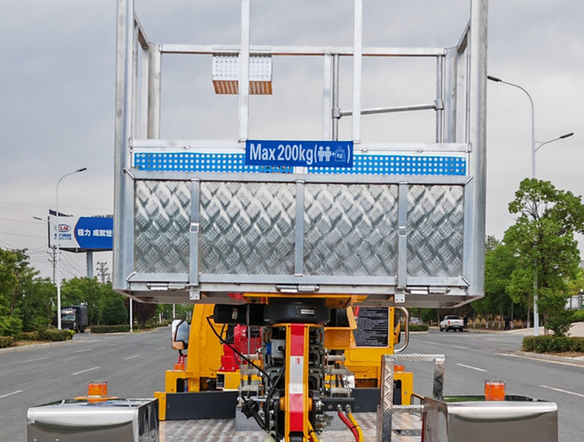 23米江鈴順達藍牌高空作業(yè)車(chē)已送往長(cháng)沙交車(chē)
