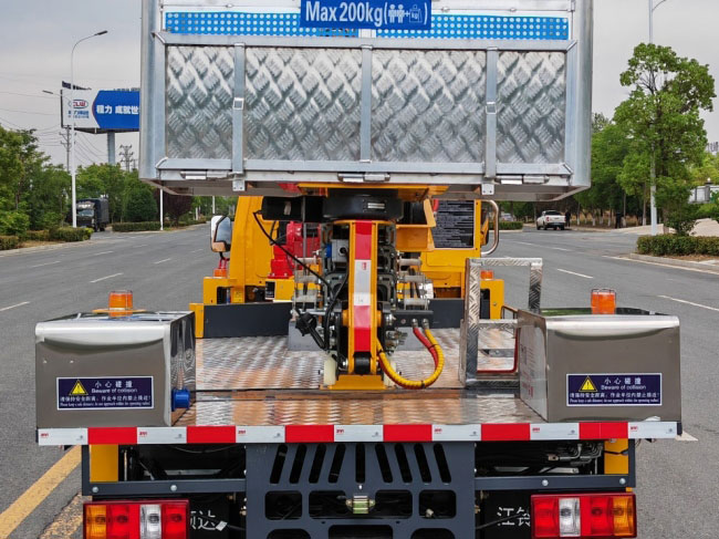 藍牌江鈴順達23米高空作業(yè)車(chē)送往浙江義烏交車(chē)