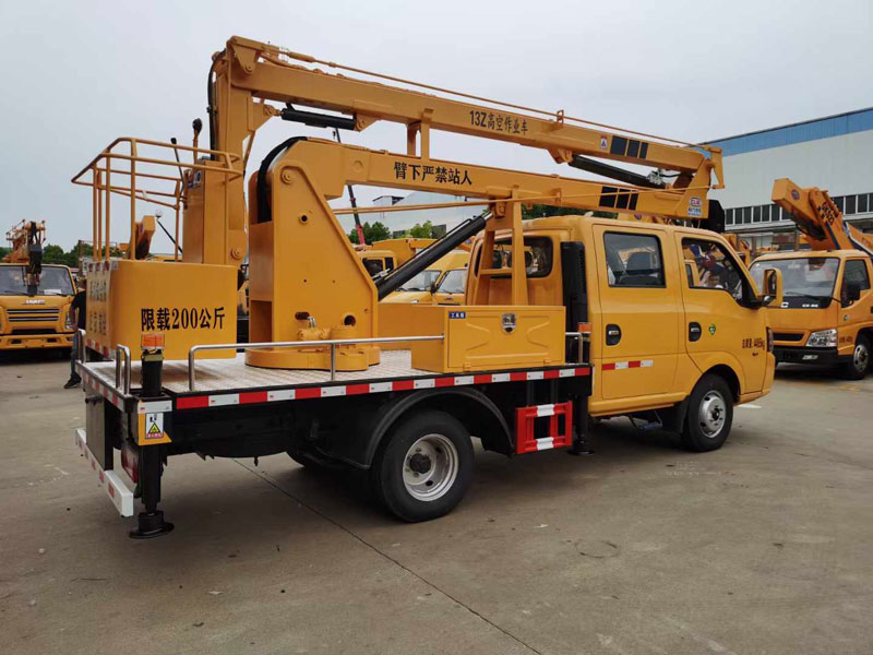 東風(fēng)途逸13米藍牌折臂高空作業(yè)車(chē)