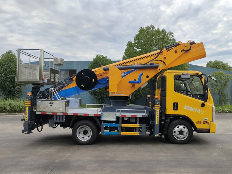 程力華鑫國六福田領(lǐng)航M5藍牌33米高空作業(yè)車(chē)